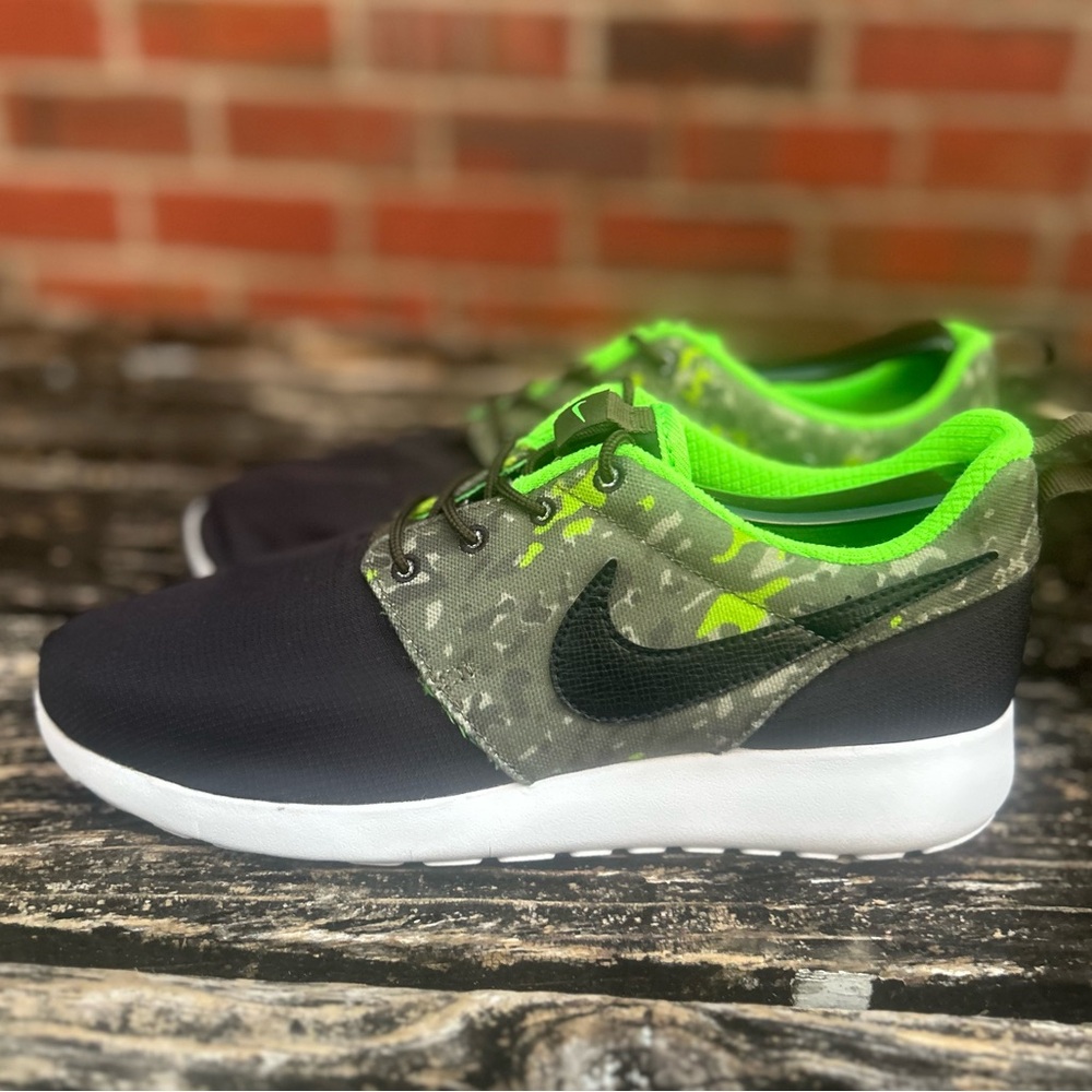 Nike Roshe One Print GS Camo Black Size 7Y = (Womens) 8.5 Running Shoe G6